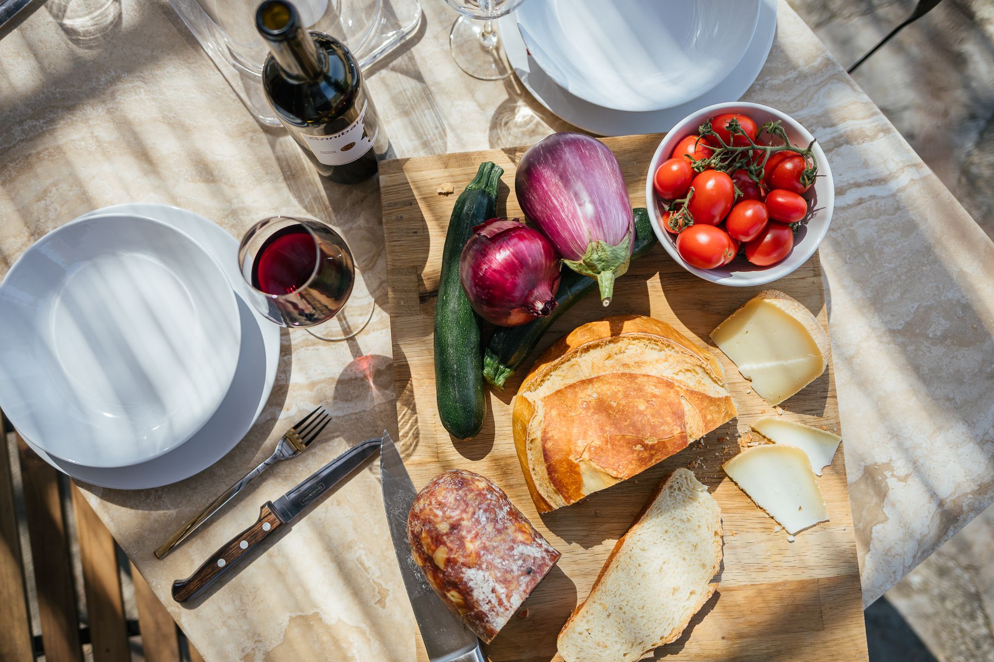 Lunch laid out with Umbrian bread, tomatoes, cheese and wine